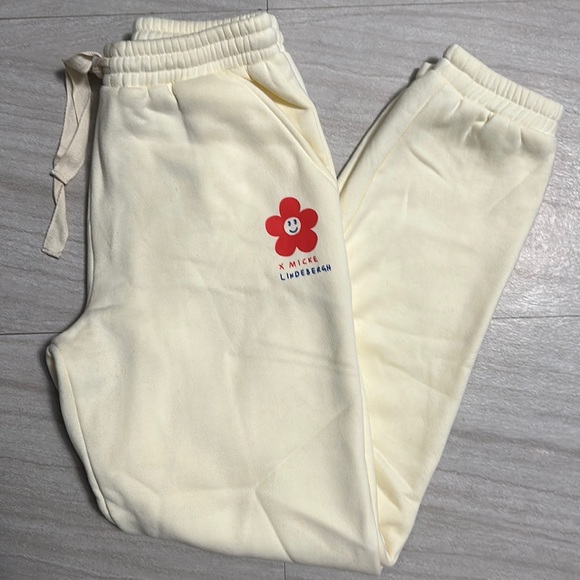 Vacancy Supply X Micke Lindebergh - Sweatpants - Buttercream - Picture 2 of 2